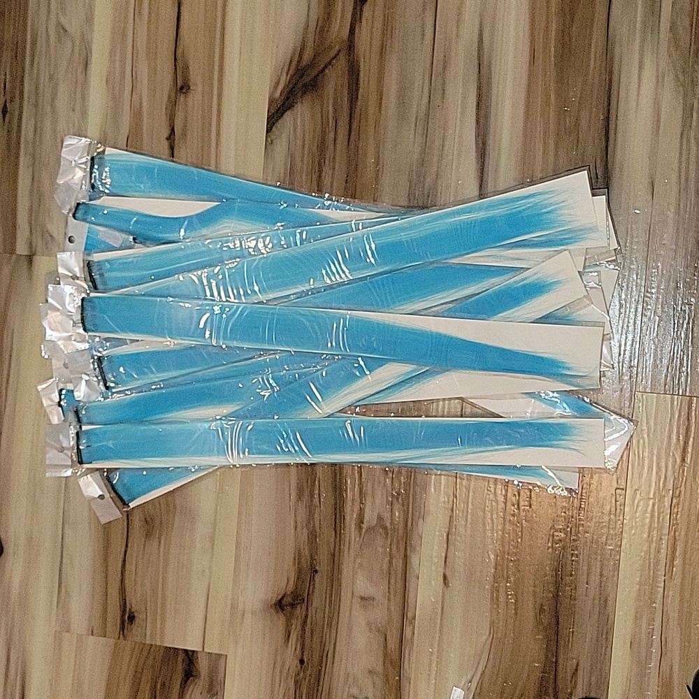 NWT 22 Pieces Clip in Blue Hair Extensions